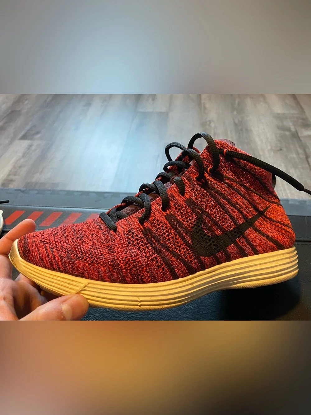 Nike Lunar Flyknit Chukka Men’s Size 9/Women’s Size 10.5